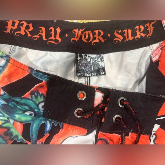 Ed Hardy Geisha Skull Pray for Surf Trunks 34 NWOT - Picture 3 of 5
